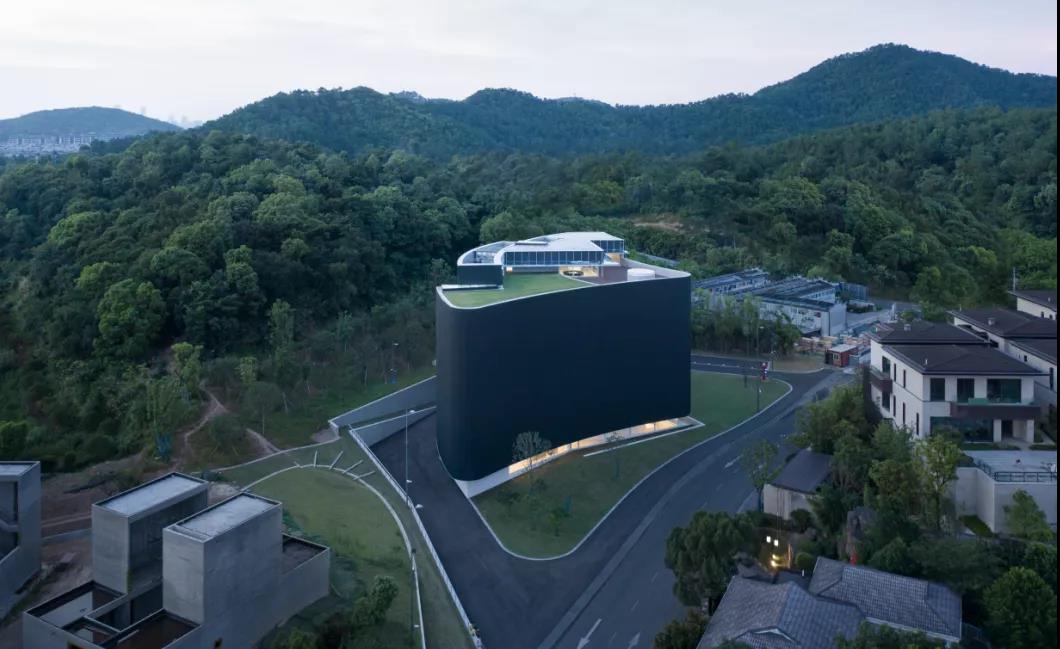 16328974312781636v2f.jpg 3.jpg