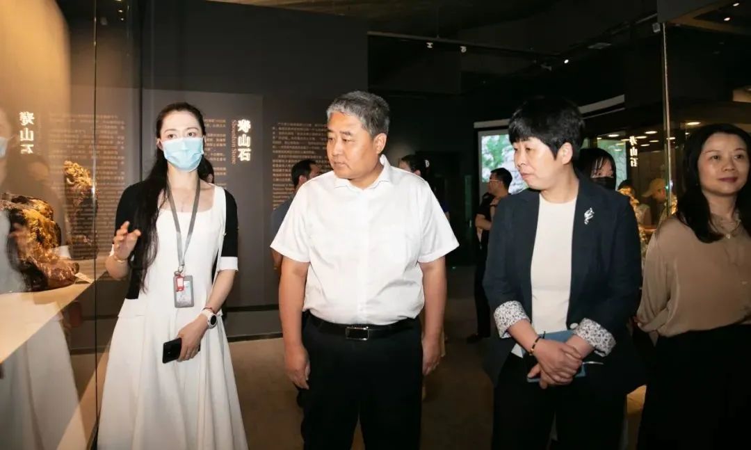 1685675876779883gMUR.jpg 6402.jpg